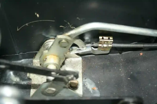 Techo descapotable-Mercedes-R107-abrir-desbloquear-1-1-660x440