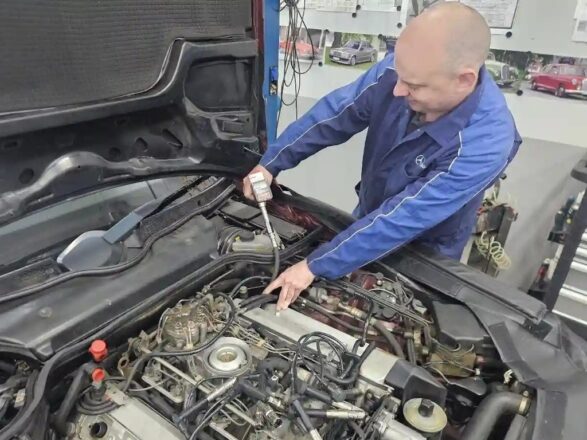 compressietest-Mercedes-oldtimer-bewerkt (2)